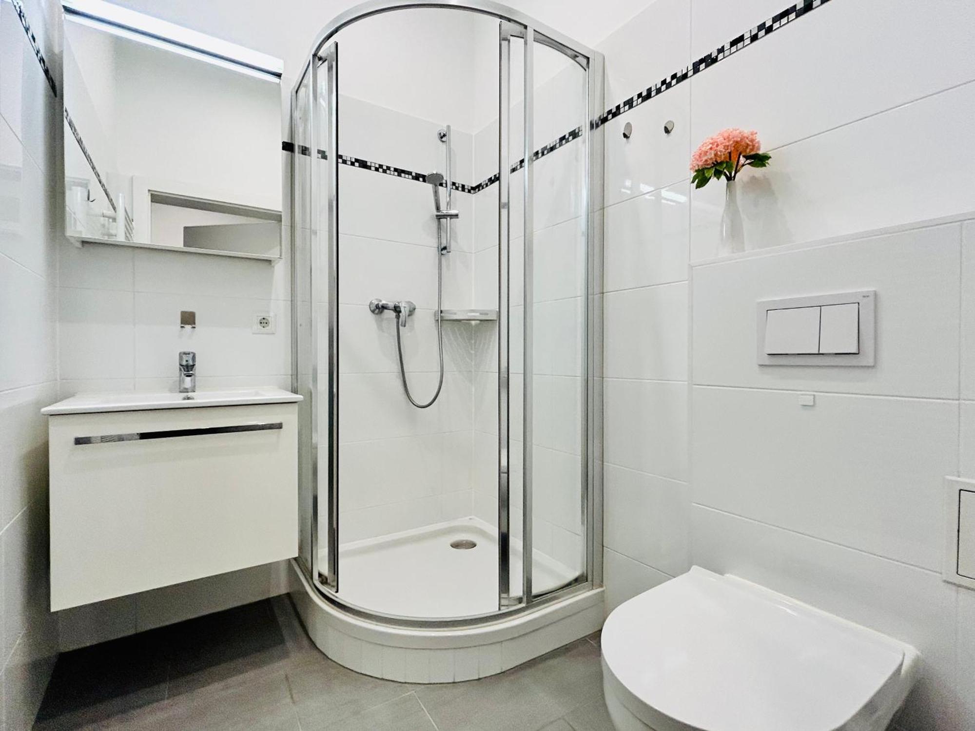Cosy One Bedroom - 15 Min To Center Apartment *