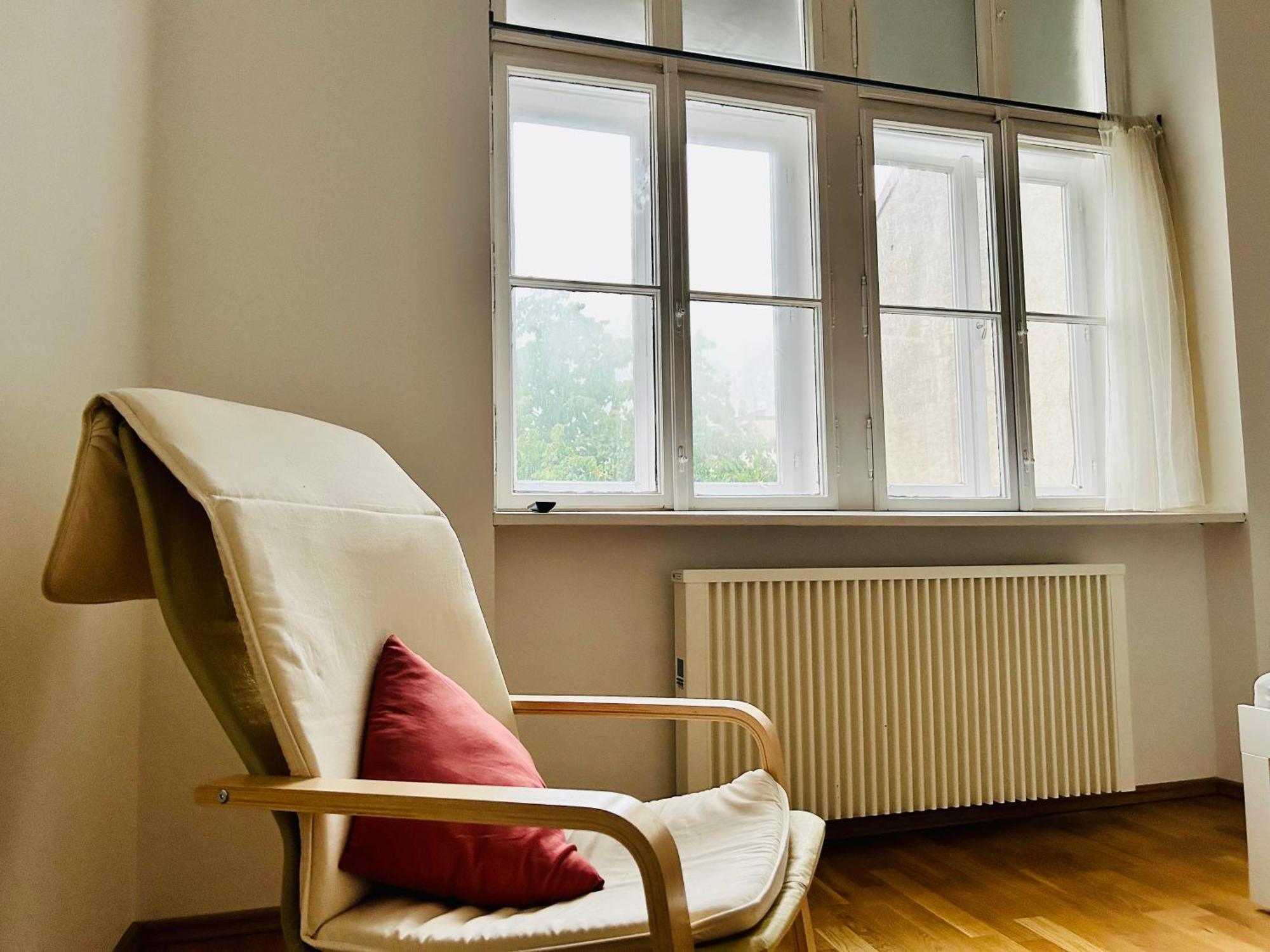 Cosy One Bedroom - 15 Min To Center Apartment *